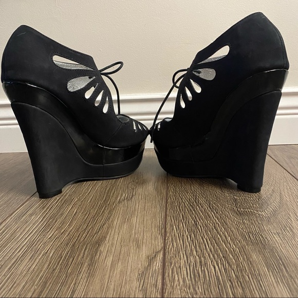 ❤️Black suede wedge tie up heels 👠 Size 6, cut out details, 5” heel - Picture 3 of 6